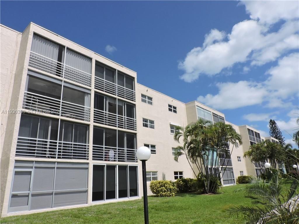324 SE 10th St, Unit 207, Dania Beach, FL 33004 Photo