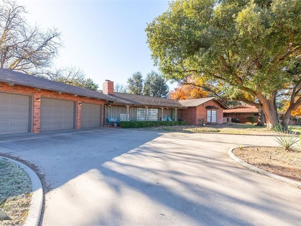 1806 Country Club Drive, Sweetwater, TX 79556