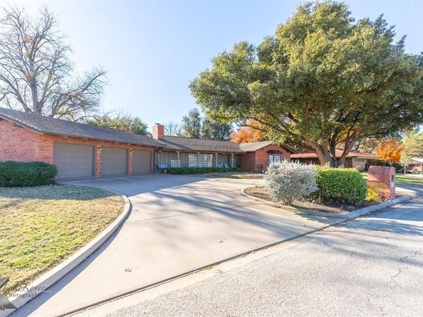 1806 Country Club Drive, Sweetwater, TX 79556