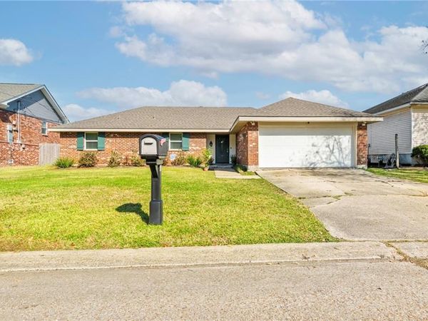 61 PARLANGE Drive, Destrehan, LA 70047