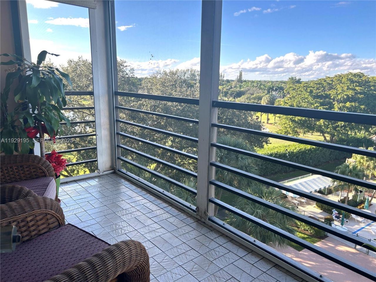 900 Saint Charles Pl, Unit 606, Pembroke Pines, FL 33026 Photo