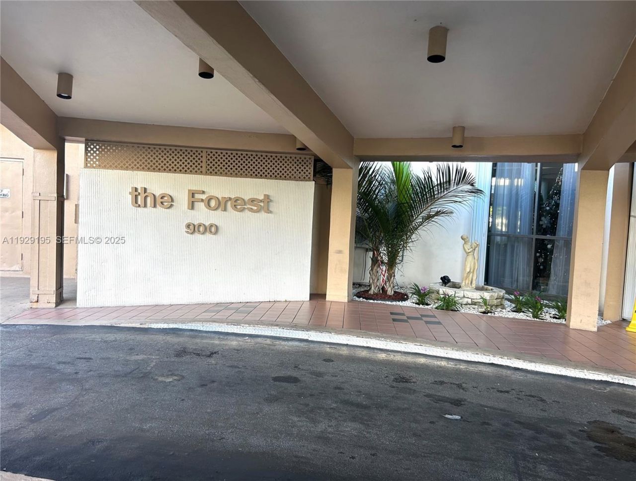 900 Saint Charles Pl, Unit 606, Pembroke Pines, FL 33026 Photo