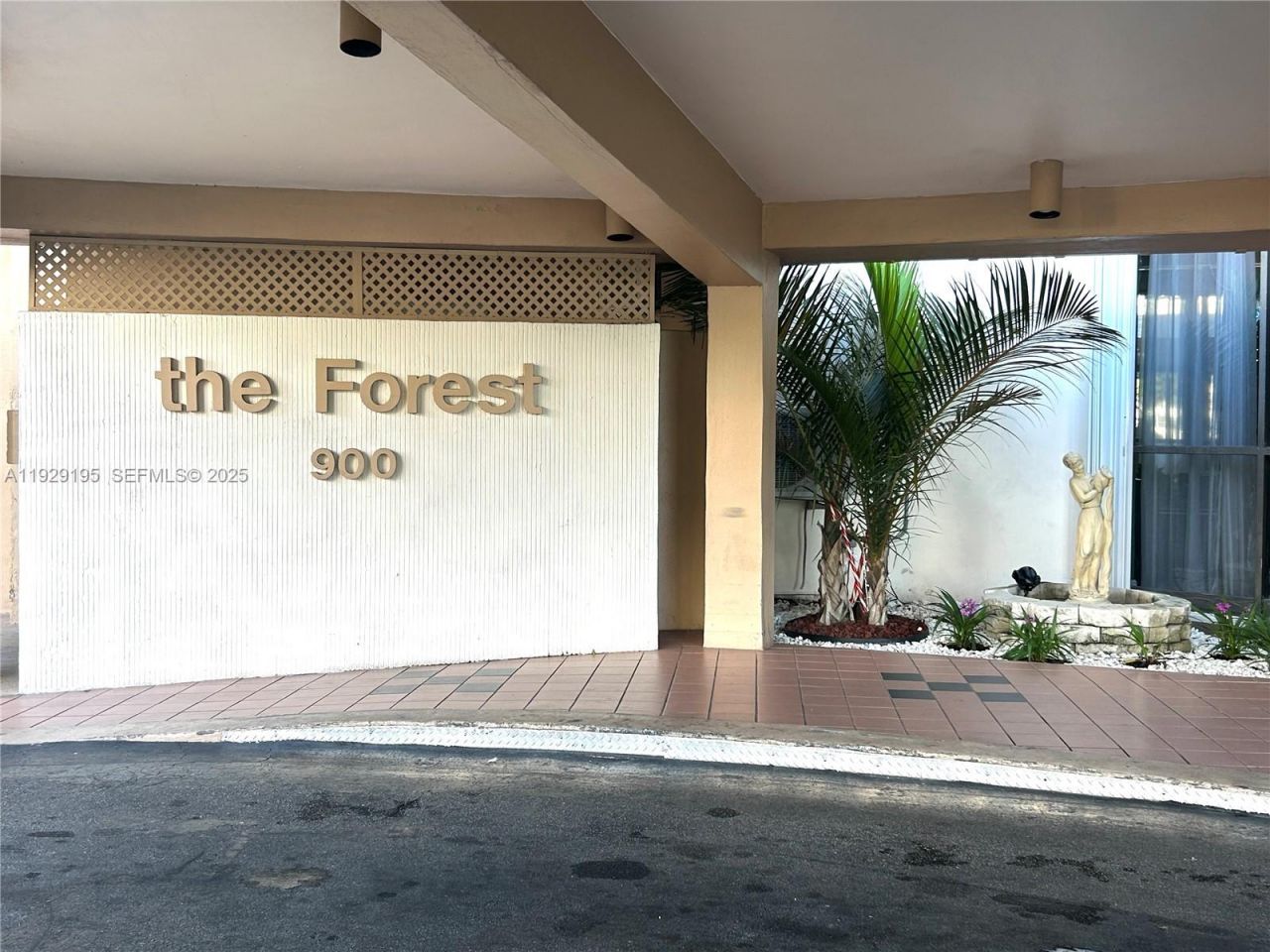 900 Saint Charles Pl, Unit 606, Pembroke Pines, FL 33026 Photo