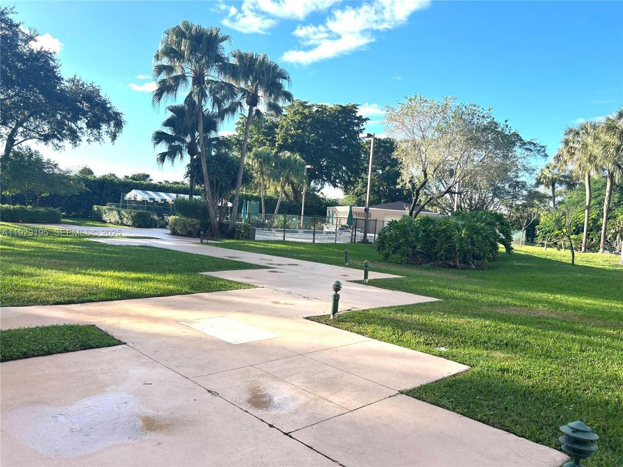 900 Saint Charles Pl, Unit 606, Pembroke Pines, FL 33026 Photo