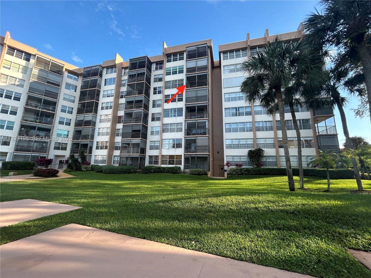 900 Saint Charles Pl, Unit 606, Pembroke Pines, FL 33026 Photo