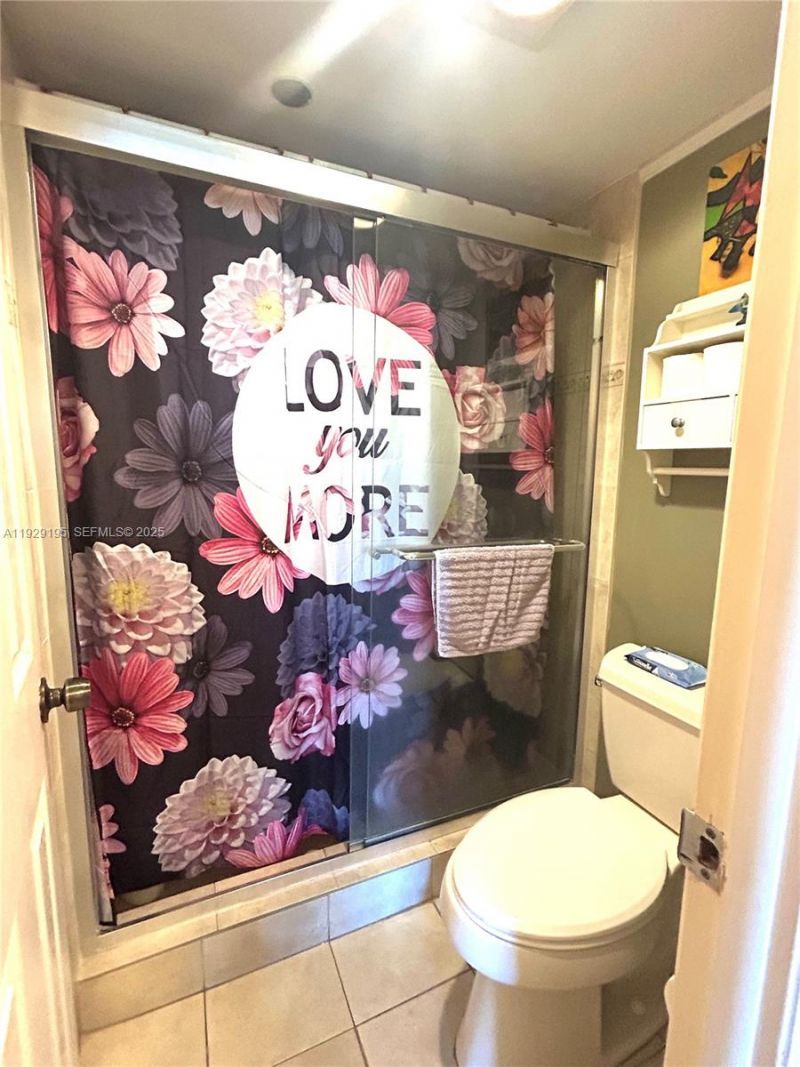 900 Saint Charles Pl, Unit 606, Pembroke Pines, FL 33026 Photo