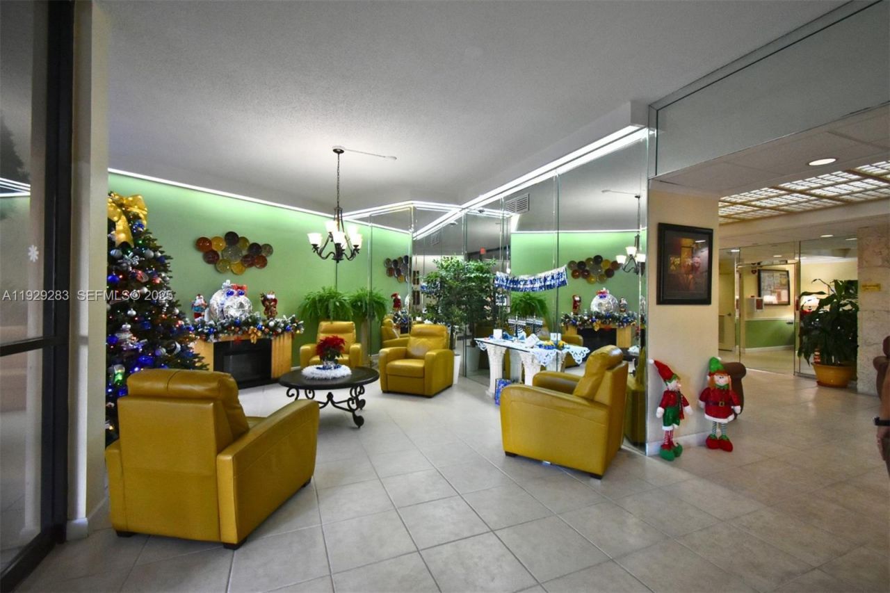 1100 Saint Charles Pl, Unit 620, Pembroke Pines, FL 33026 Photo