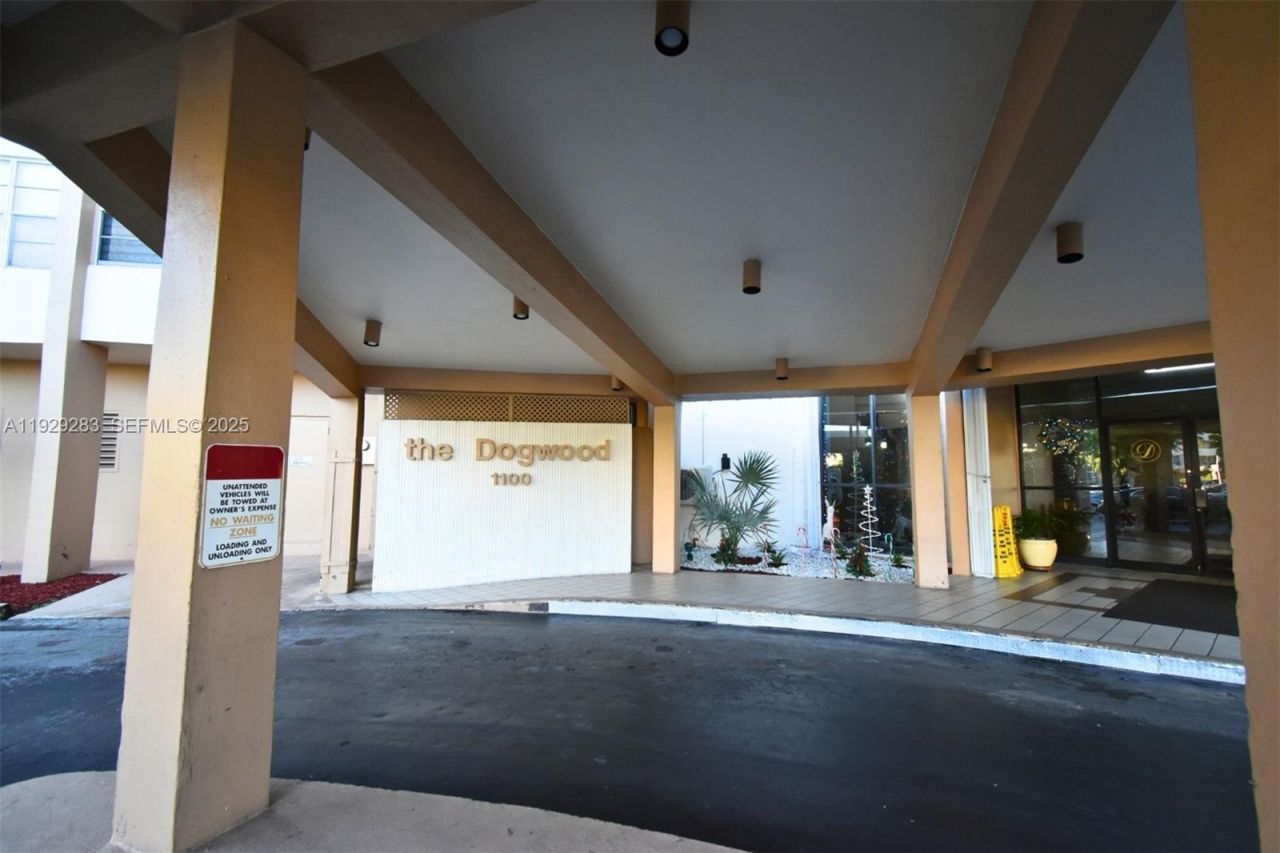 1100 Saint Charles Pl, Unit 620, Pembroke Pines, FL 33026 Photo