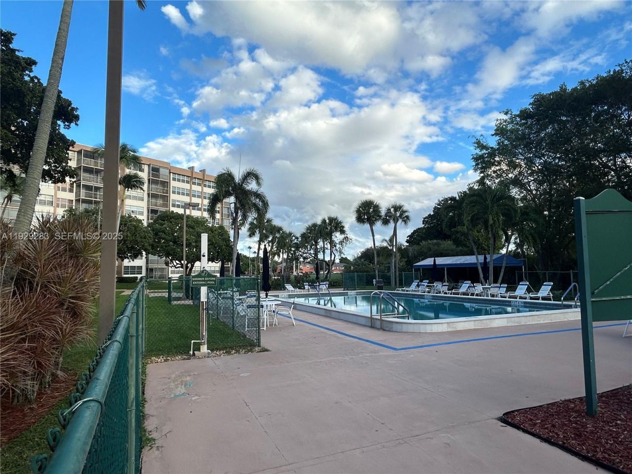 1100 Saint Charles Pl, Unit 620, Pembroke Pines, FL 33026 Photo