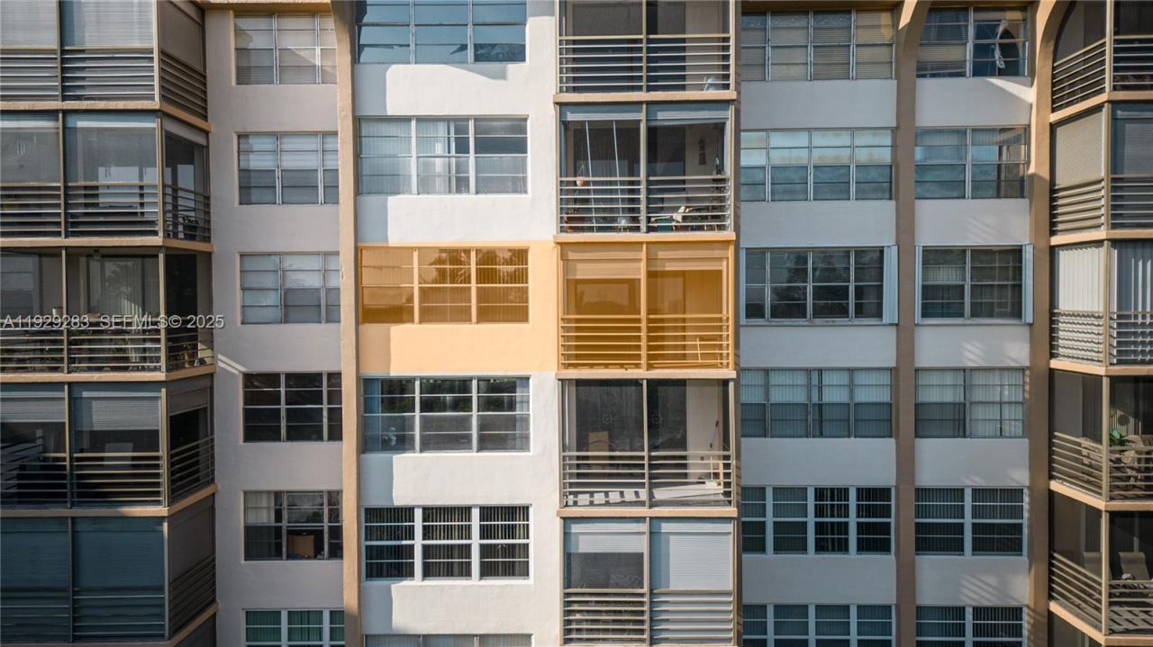 1100 Saint Charles Pl, Unit 620, Pembroke Pines, FL 33026 Photo