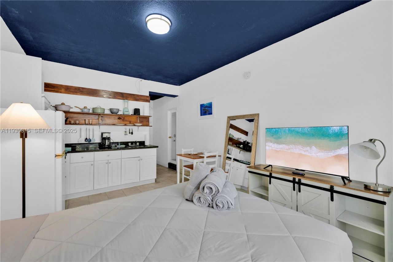 255 W 24th St, Unit 302, Miami Beach, FL 33140 Photo