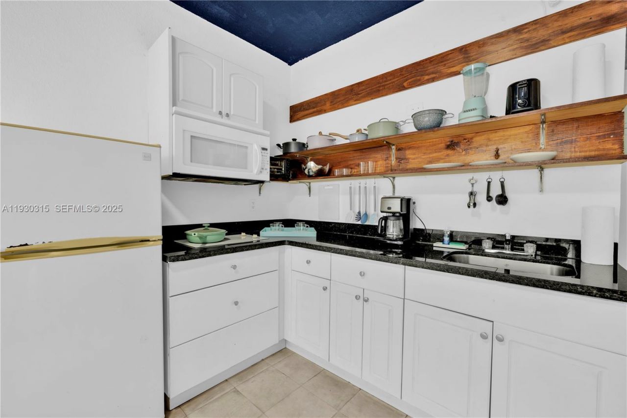 255 W 24th St, Unit 302, Miami Beach, FL 33140 Photo