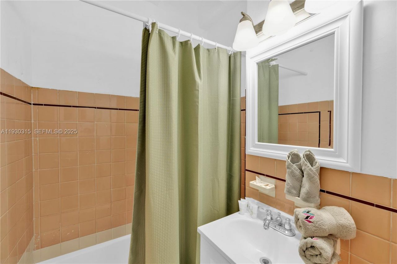 255 W 24th St, Unit 302, Miami Beach, FL 33140 Photo