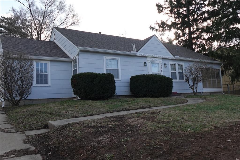 4429 N Oak Trafficway, Kansas City, MO 64116 Main Photo