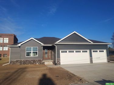 1823 N East Avenue, York, NE 68467