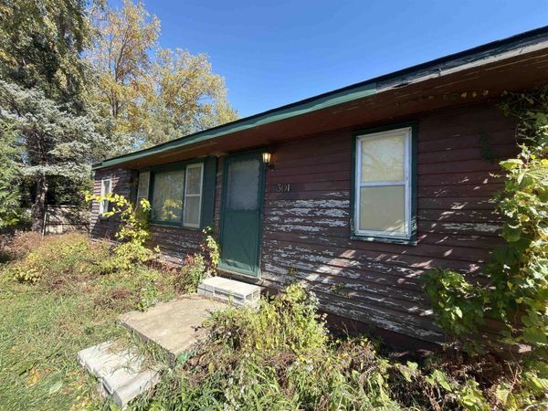 301 S Hackett Road, Waterloo, IA 50701