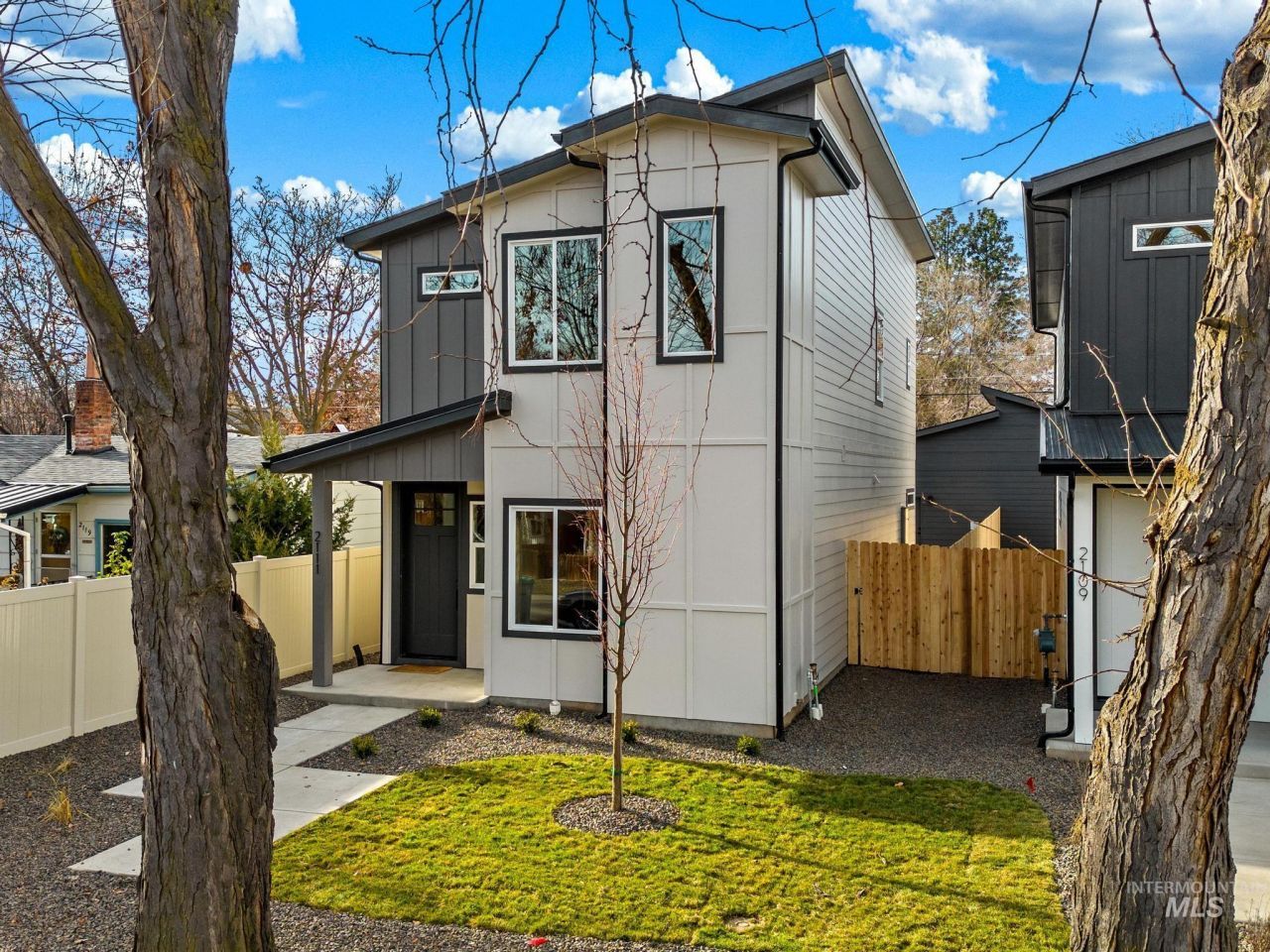 2111 S Pacific St, Boise, ID 83705 Main Photo