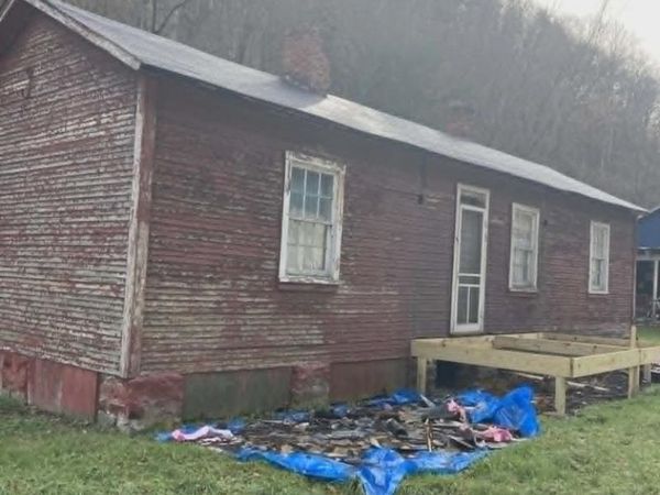 2687 Miracle Mtn. Rd, Elbert, WV 24830