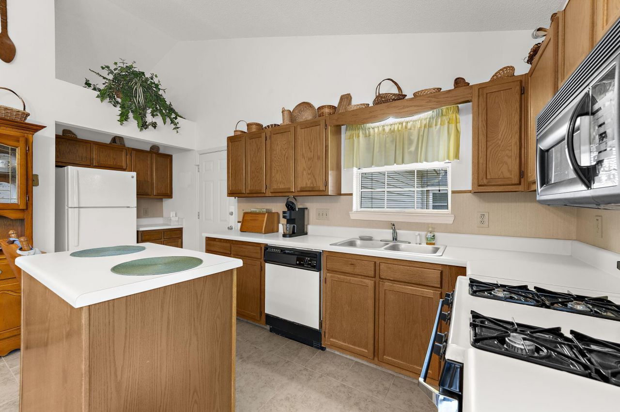 4014 Saint Martins Court Photo 11