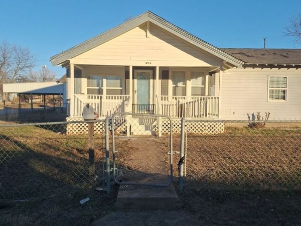 360 N 5th Street , Fairfax, OK 74637
