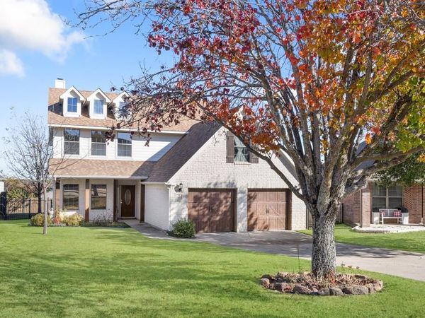 2824 Greenway Drive, Burleson, TX 76028