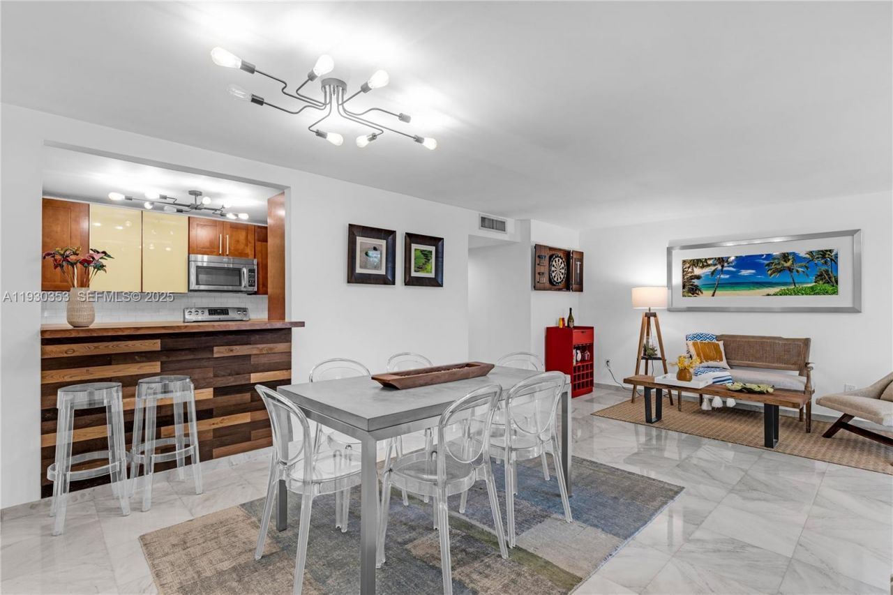 5845 Collins Ave, Unit 201, Miami Beach, FL 33140 Photo