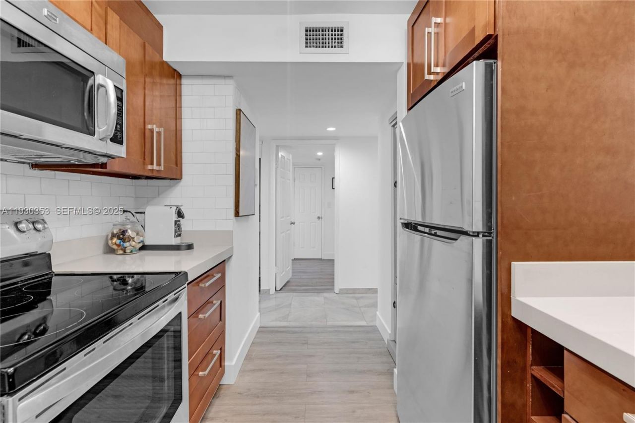 5845 Collins Ave, Unit 201, Miami Beach, FL 33140 Photo