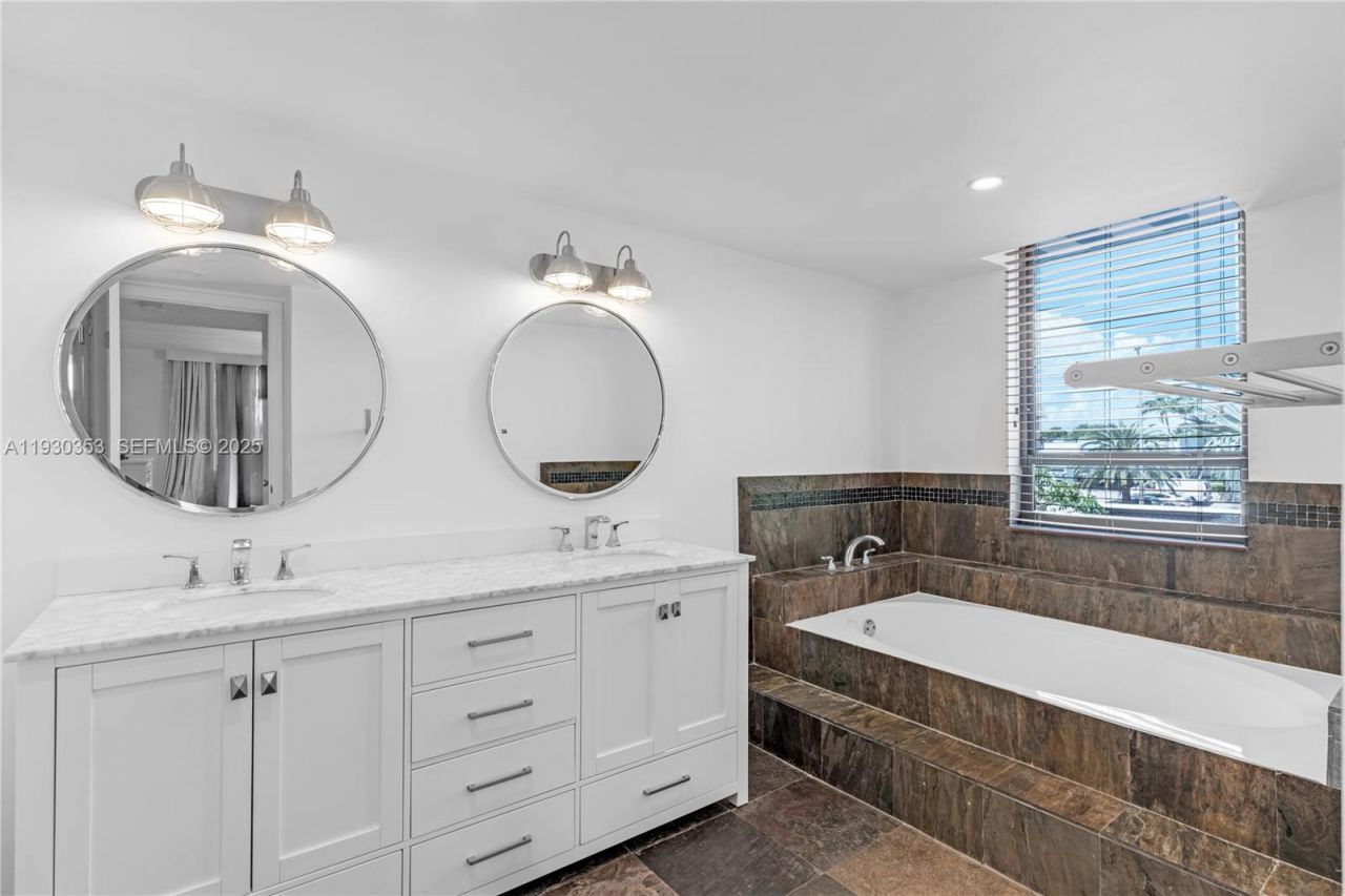 5845 Collins Ave, Unit 201, Miami Beach, FL 33140 Photo