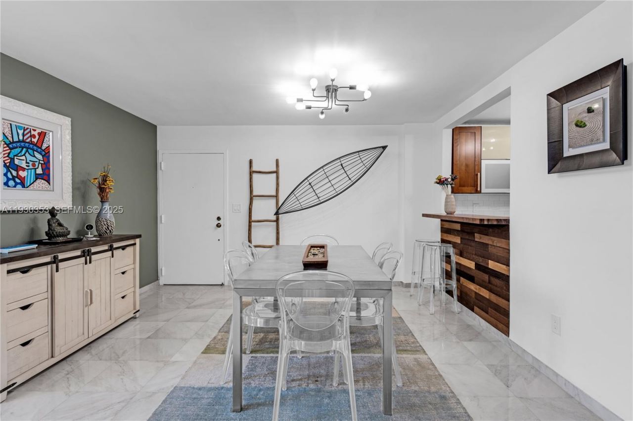 5845 Collins Ave, Unit 201, Miami Beach, FL 33140 Photo