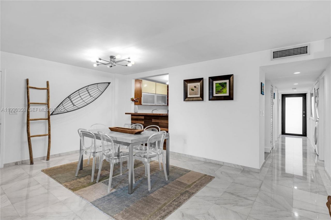 5845 Collins Ave, Unit 201, Miami Beach, FL 33140 Photo