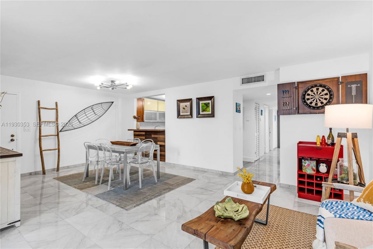 5845 Collins Ave, Unit 201, Miami Beach, FL 33140 Photo