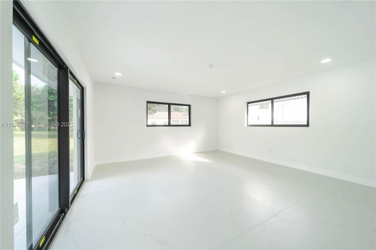 18101 NW 19th Ave, Miami Gardens, FL 33056 Photo