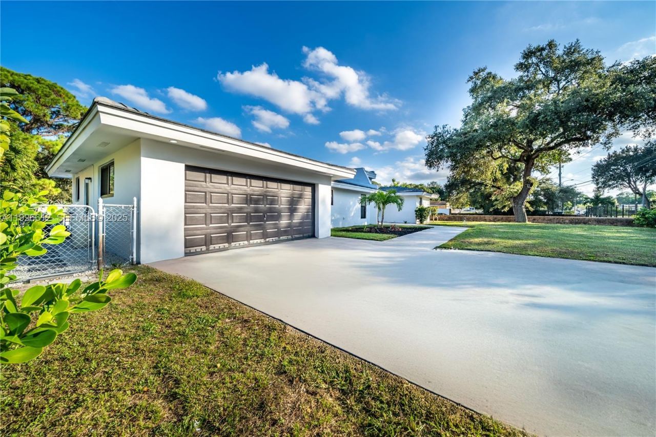 18101 NW 19th Ave, Miami Gardens, FL 33056 Photo