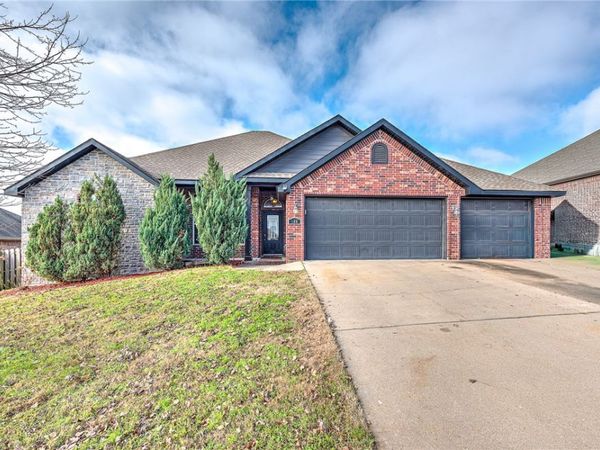 208 Cowans, Lowell, AR 72745