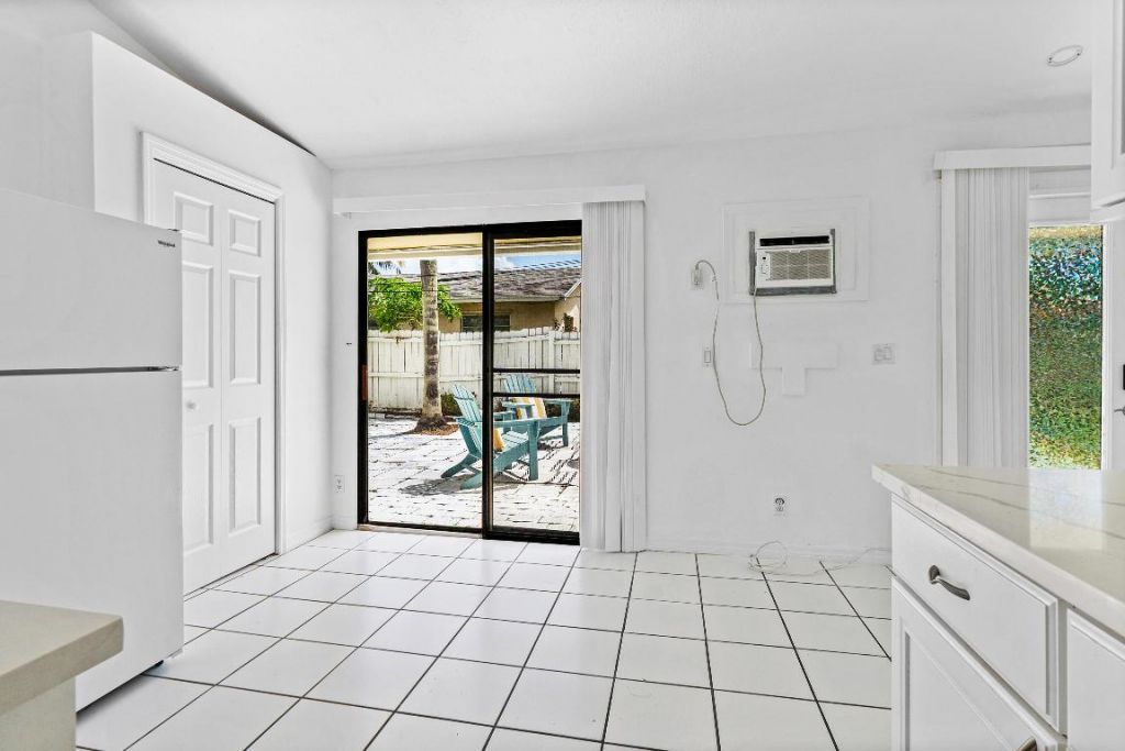 624 Allen Avenue, Unit D, Delray Beach, FL 33483 Photo