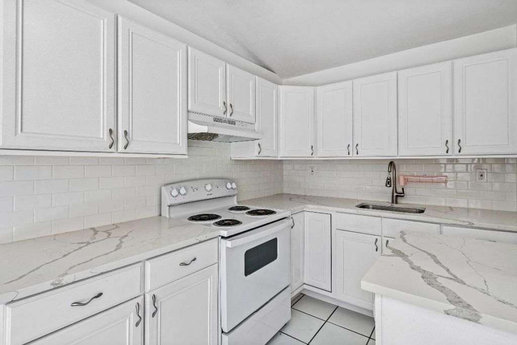 624 Allen Avenue, Unit D, Delray Beach, FL 33483 Photo