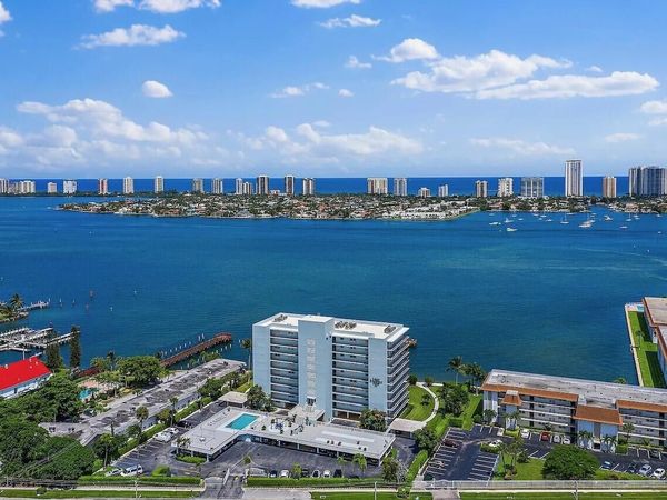 3040 Lake Shore Drive, Unit 504, Riviera Beach, FL 33404