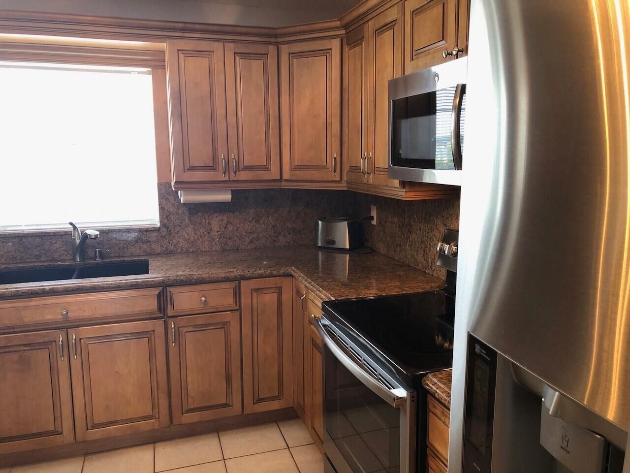 3040 Lake Shore Drive, Unit 504, Riviera Beach, FL 33404 Photo