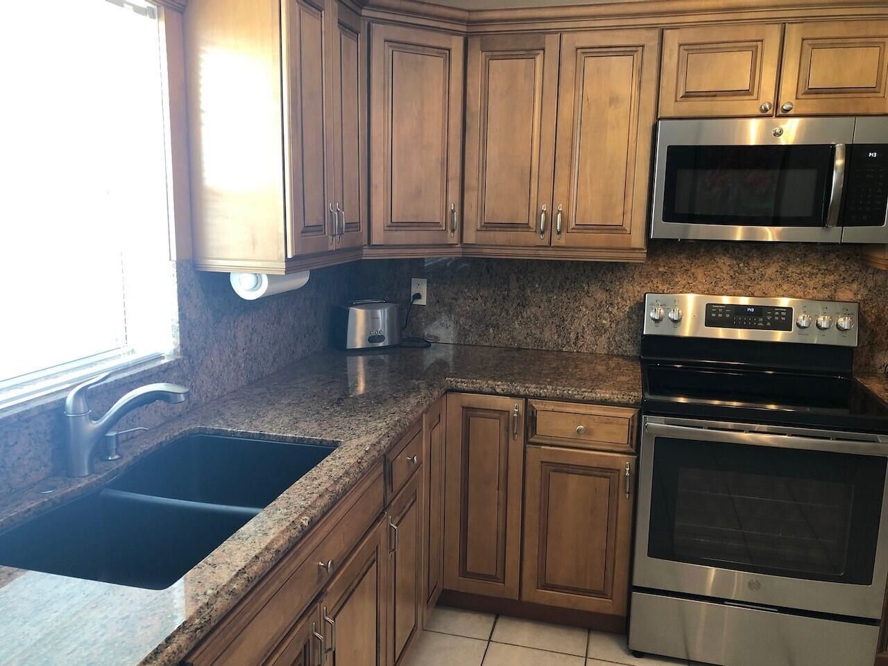 3040 Lake Shore Drive, Unit 504, Riviera Beach, FL 33404 Photo