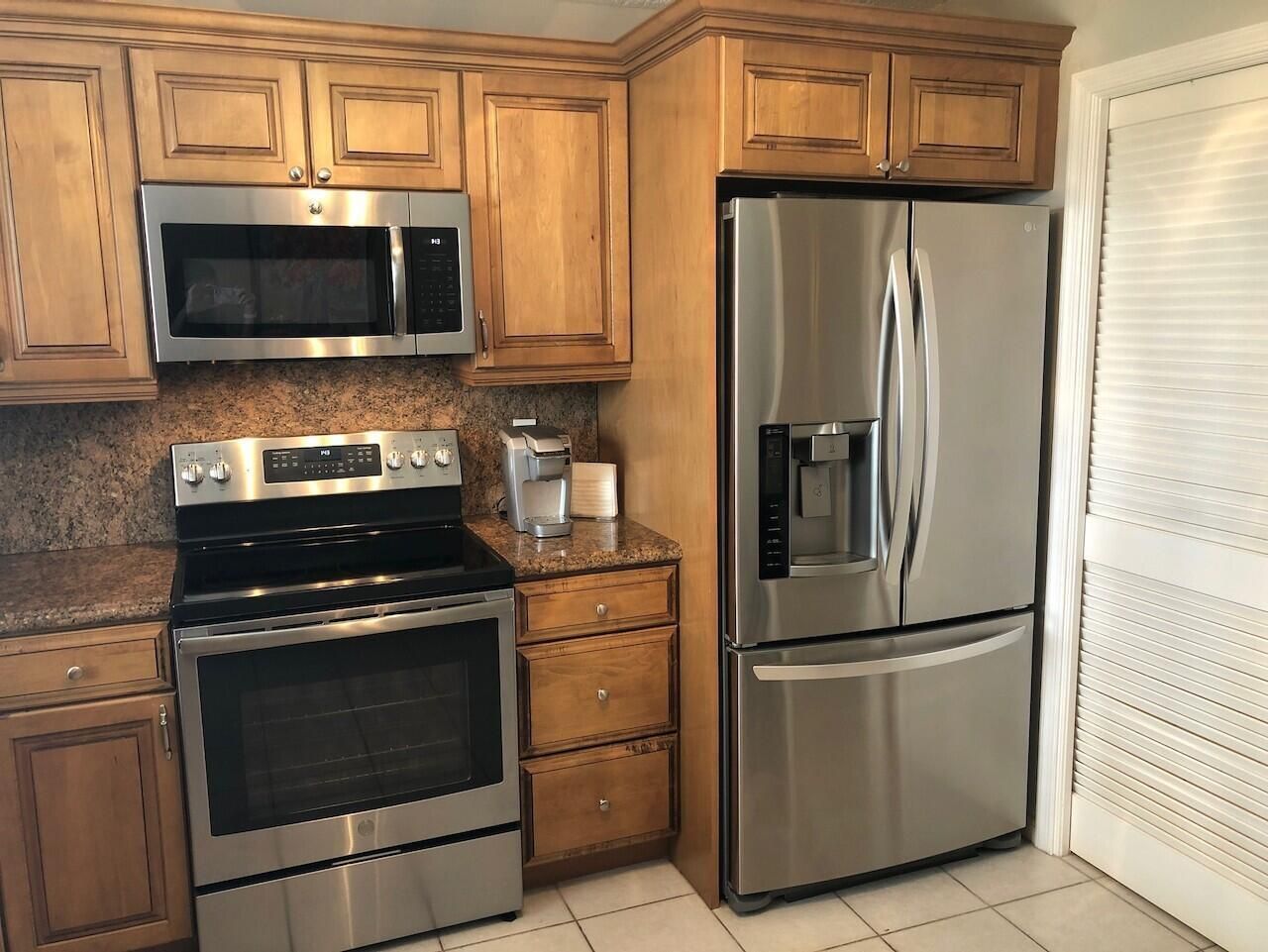 3040 Lake Shore Drive, Unit 504, Riviera Beach, FL 33404 Photo