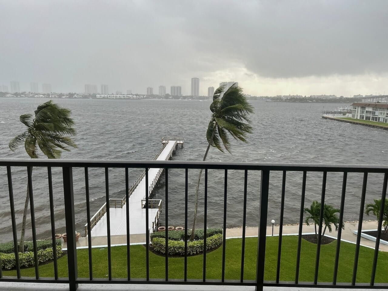 3040 Lake Shore Drive, Unit 504, Riviera Beach, FL 33404 Photo