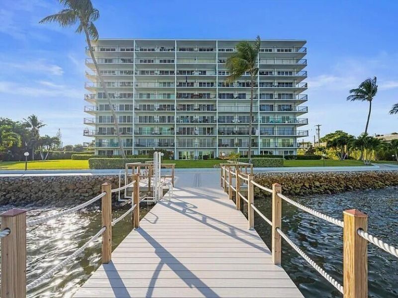 3040 Lake Shore Drive, Unit 504, Riviera Beach, FL 33404 Photo