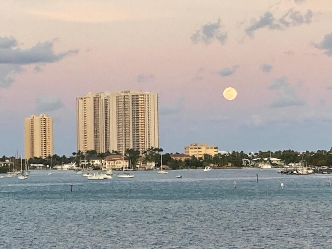 3040 Lake Shore Drive, Unit 504, Riviera Beach, FL 33404 Photo