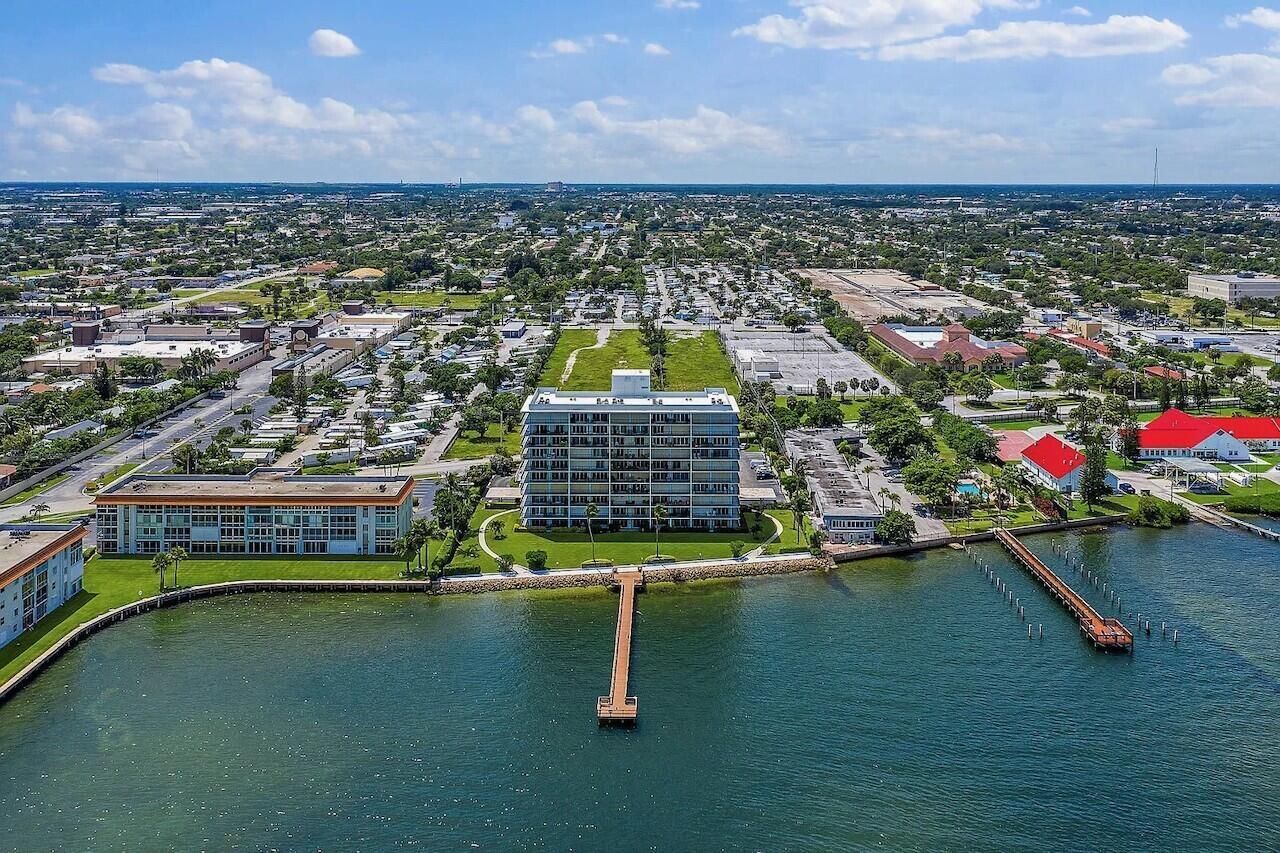 3040 Lake Shore Drive, Unit 504, Riviera Beach, FL 33404 Photo