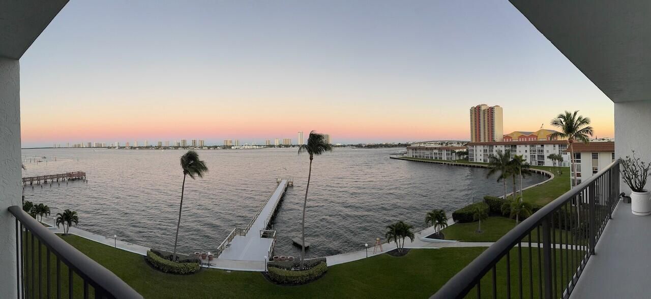 3040 Lake Shore Drive, Unit 504, Riviera Beach, FL 33404 Photo