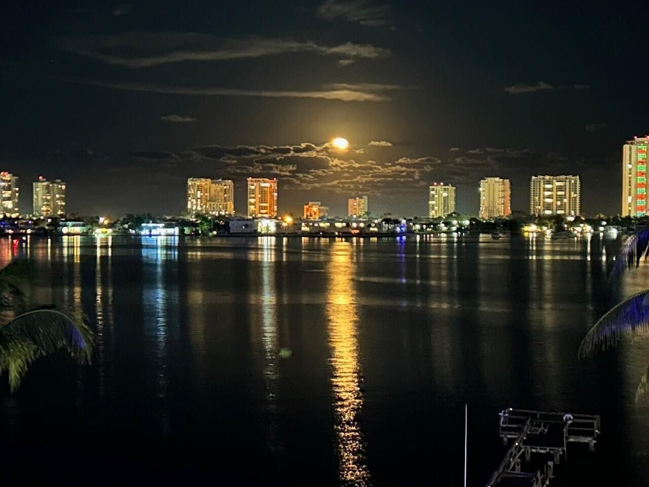 3040 Lake Shore Drive, Unit 504, Riviera Beach, FL 33404 Photo