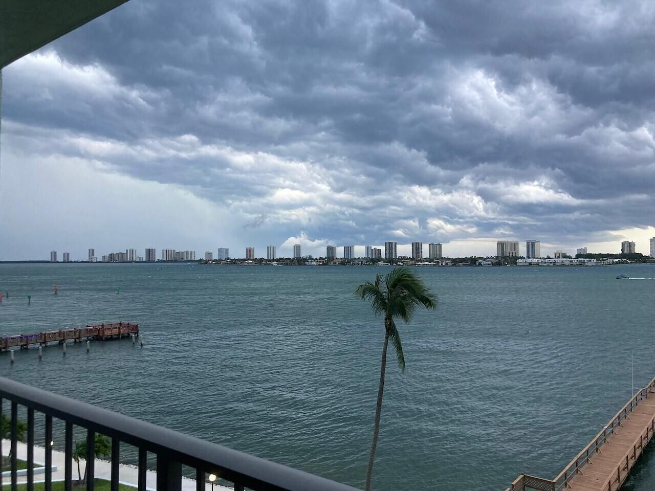 3040 Lake Shore Drive, Unit 504, Riviera Beach, FL 33404 Photo