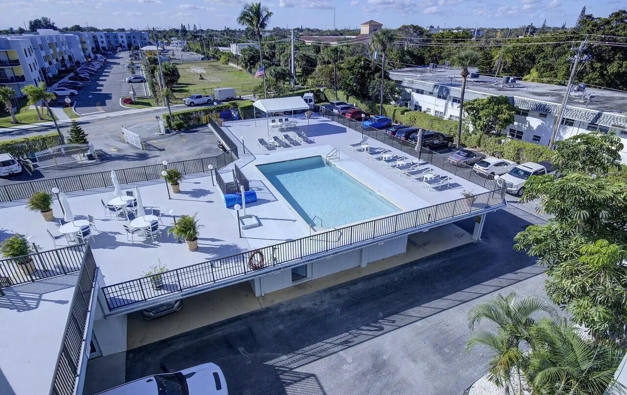 3040 Lake Shore Drive, Unit 504, Riviera Beach, FL 33404 Photo