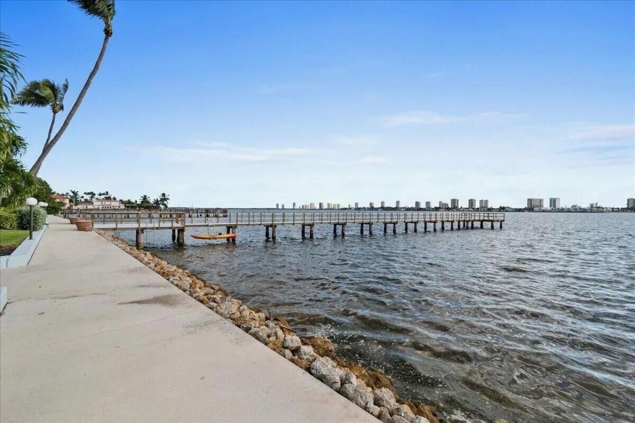 3040 Lake Shore Drive, Unit 504, Riviera Beach, FL 33404 Photo