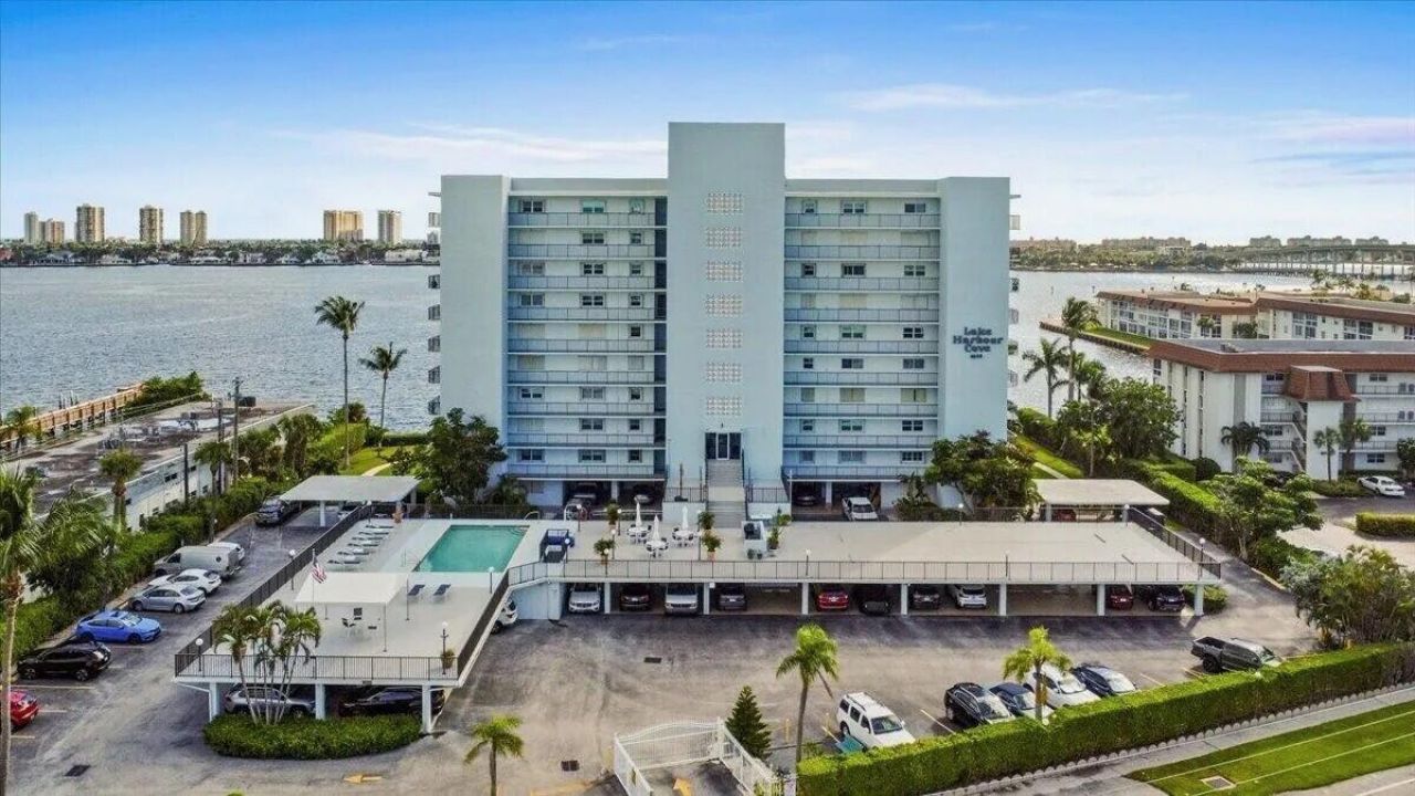 3040 Lake Shore Drive, Unit 504, Riviera Beach, FL 33404 Photo